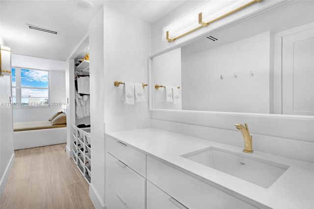 5701 Collins Ave 1707, Miami Beach, FL 33140