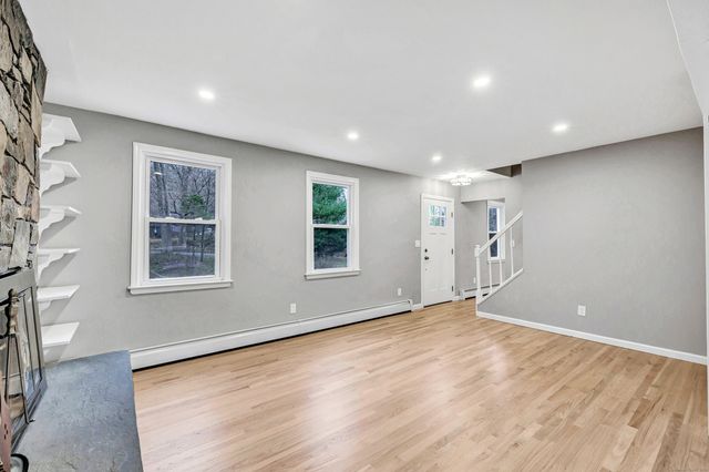 19 Good Hill Road, Oxford, CT 06478