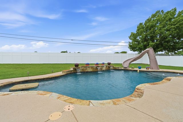 602 Christa Street, Ovilla, TX 75154