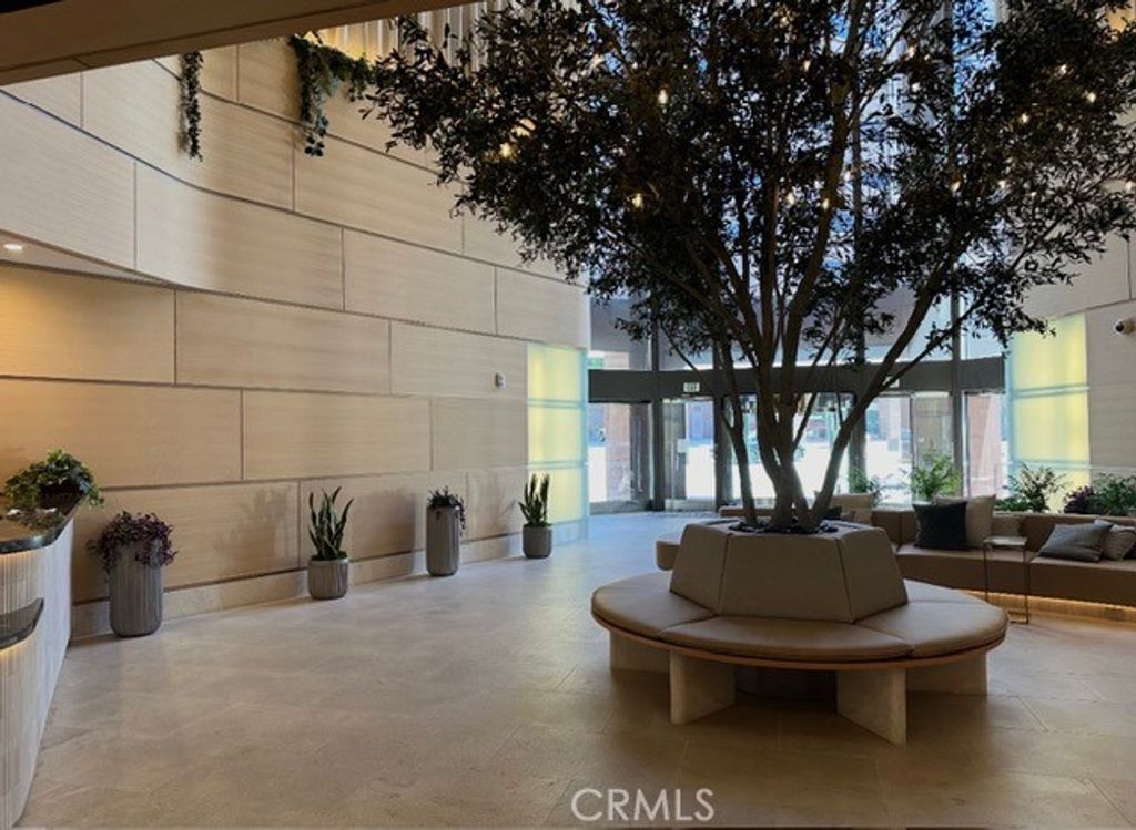 Image 13 of property listing at 1100 Wilshire, Los Angeles, CA 90017