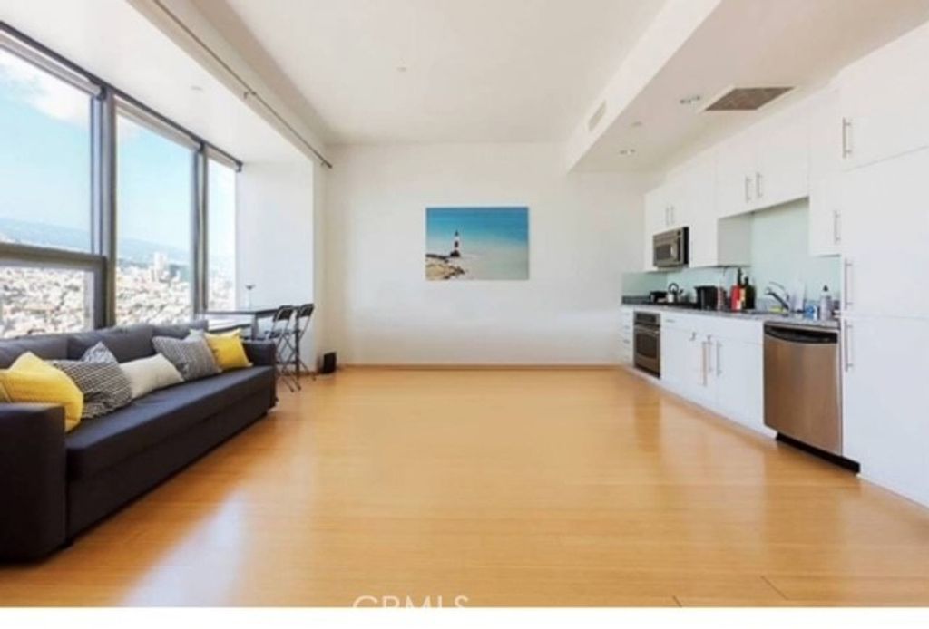 Image 2 of property listing at 1100 Wilshire, Los Angeles, CA 90017