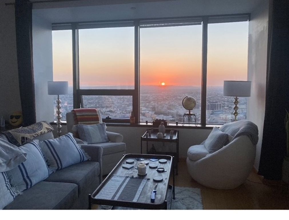 Image 5 of property listing at 1100 Wilshire, Los Angeles, CA 90017