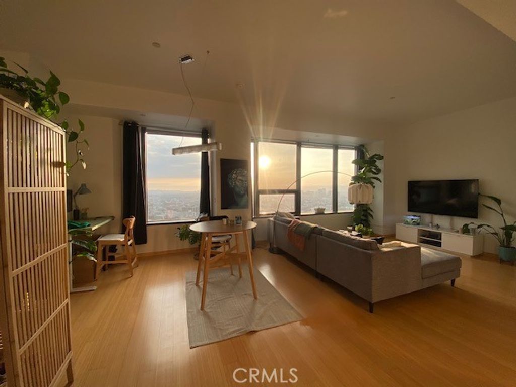 Image 6 of property listing at 1100 Wilshire, Los Angeles, CA 90017