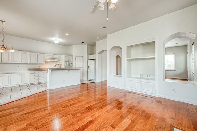 2404 E Pryor Drive, Fresno, CA 93720