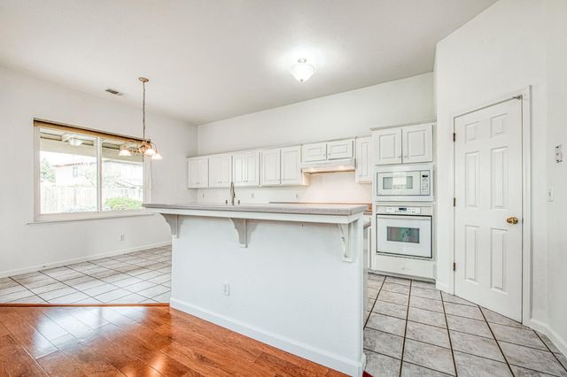 2404 E Pryor Drive, Fresno, CA 93720