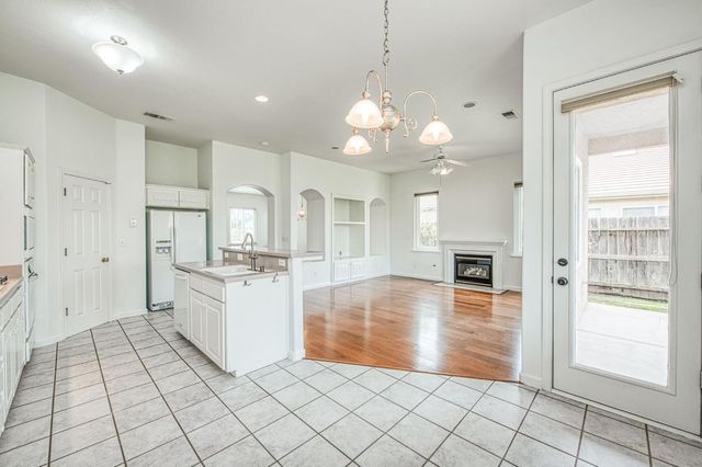 2404 E Pryor Drive, Fresno, CA 93720