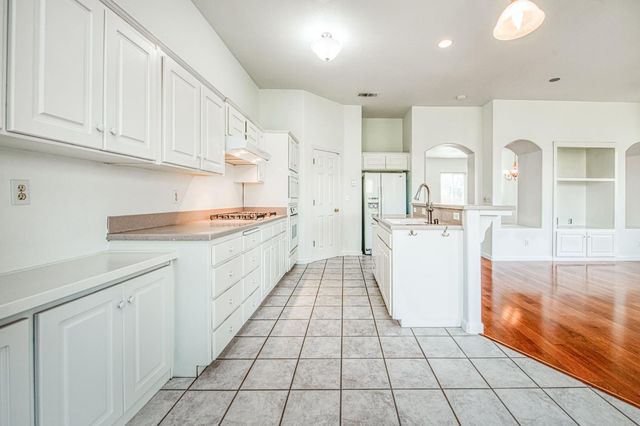 2404 E Pryor Drive, Fresno, CA 93720