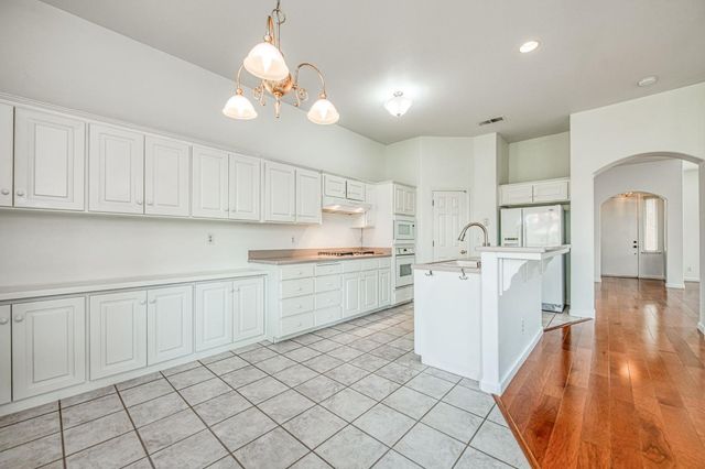 2404 E Pryor Drive, Fresno, CA 93720