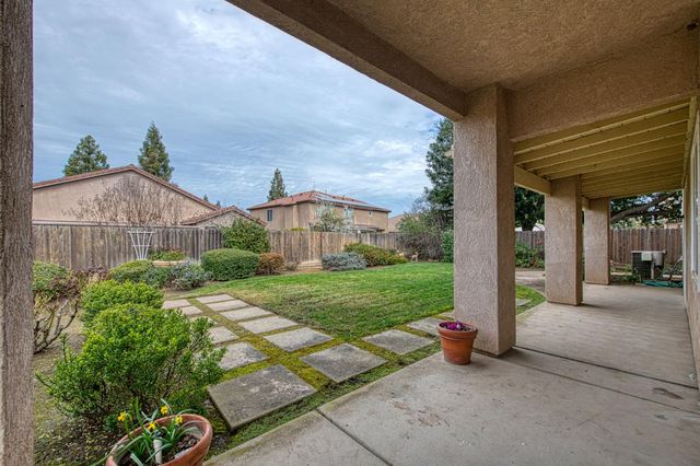 2404 E Pryor Drive, Fresno, CA 93720