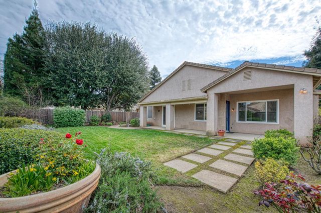 2404 E Pryor Drive, Fresno, CA 93720