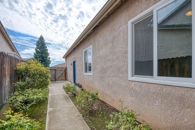 2404 E Pryor Drive, Fresno, CA 93720