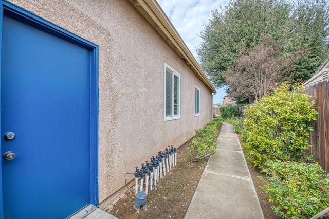 2404 E Pryor Drive, Fresno, CA 93720