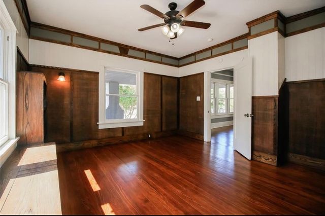 2107 College Avenue, Fort Worth, TX 76110