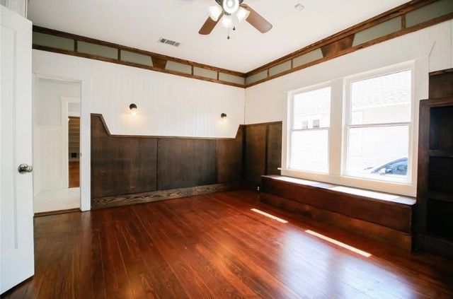 2107 College Avenue, Fort Worth, TX 76110