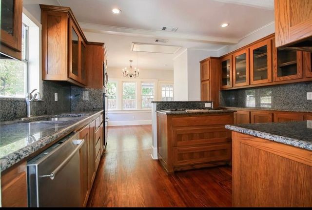 2107 College Avenue, Fort Worth, TX 76110