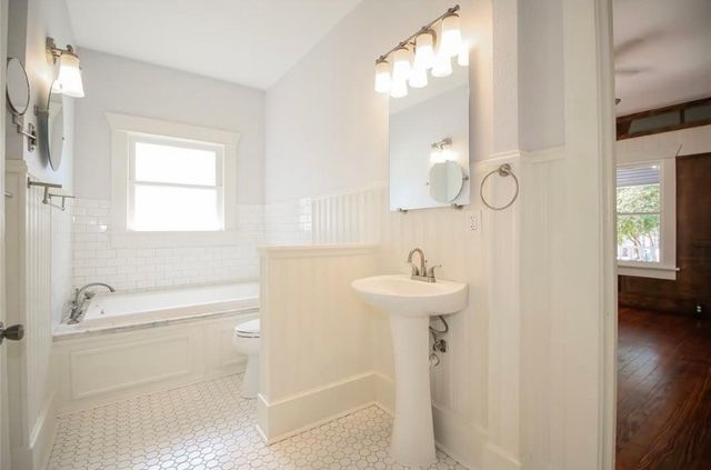 2107 College Avenue, Fort Worth, TX 76110