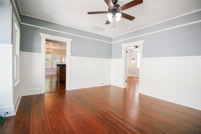 2107 College Avenue, Fort Worth, TX 76110