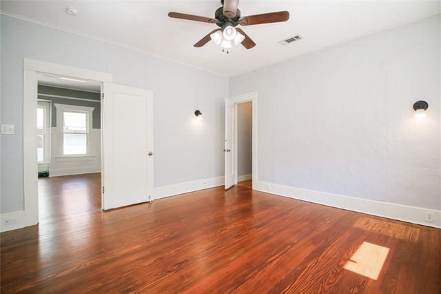 2107 College Avenue, Fort Worth, TX 76110