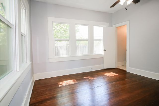 2107 College Avenue, Fort Worth, TX 76110