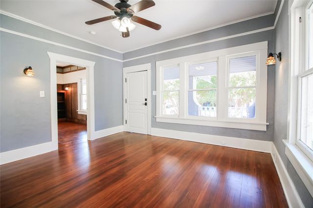 2107 College Avenue, Fort Worth, TX 76110