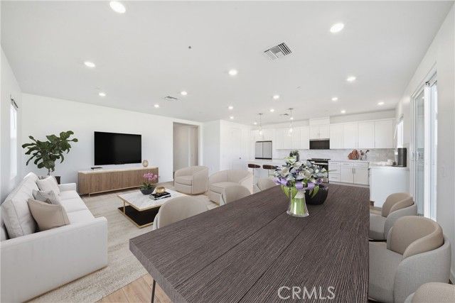 3248 E Avenue J-3, Lancaster, CA 93535