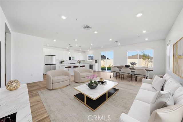 3248 E Avenue J-3, Lancaster, CA 93535