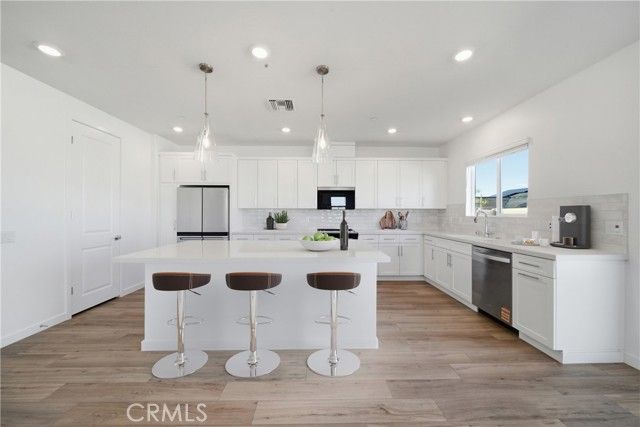 3248 E Avenue J-3, Lancaster, CA 93535