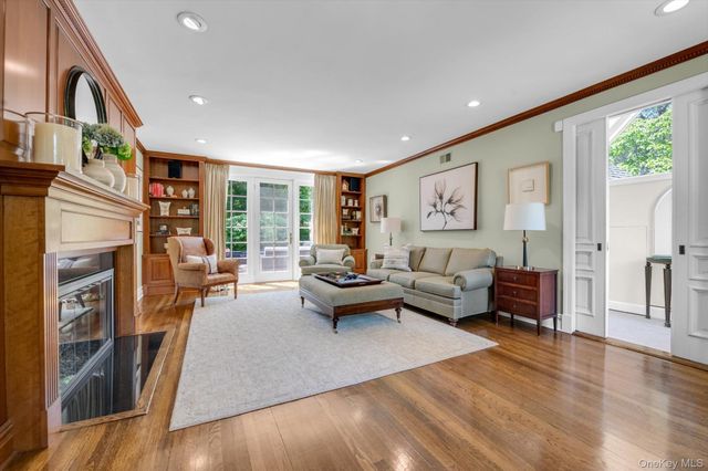74 Litchfield Road, Port Washington, NY 11050