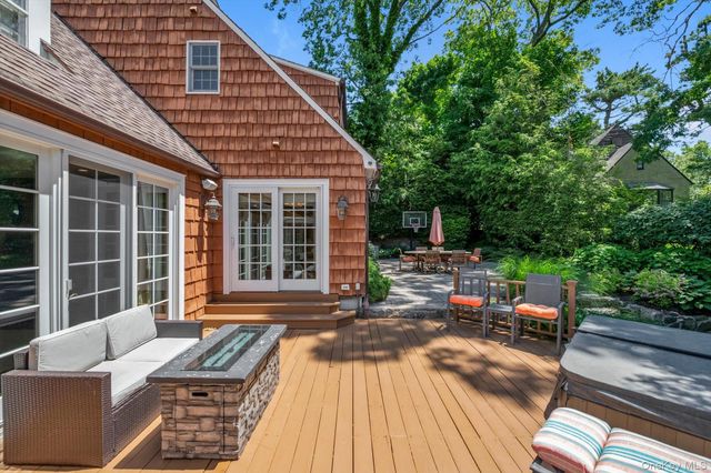 74 Litchfield Road, Port Washington, NY 11050