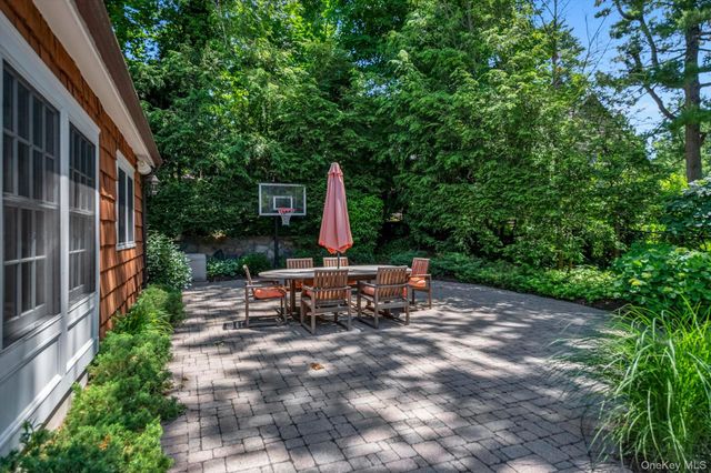74 Litchfield Road, Port Washington, NY 11050
