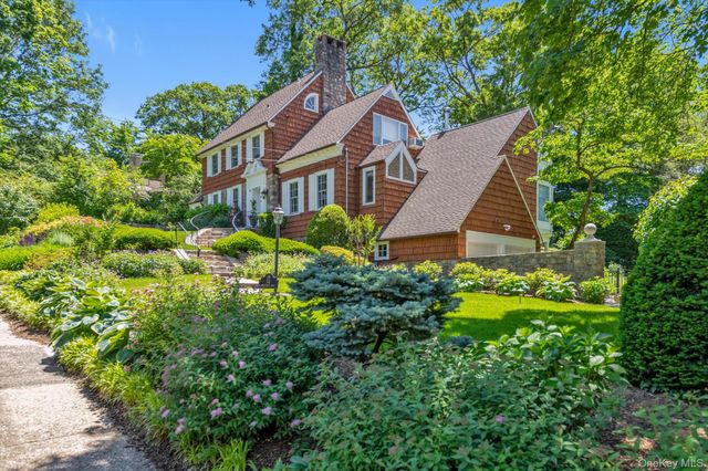 74 Litchfield Road, Port Washington, NY 11050