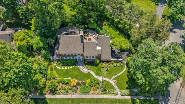 74 Litchfield Road, Port Washington, NY 11050