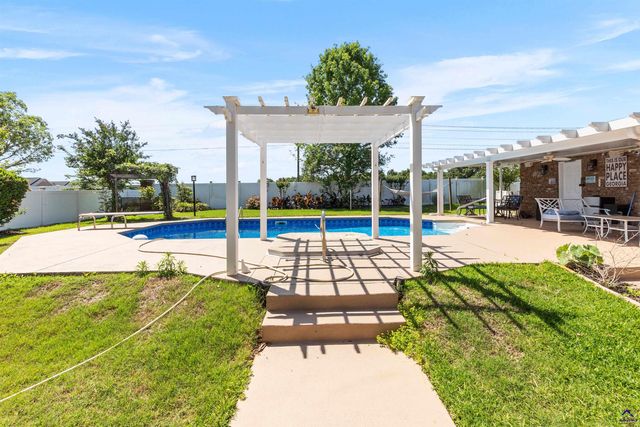 102 Rambling Creek Cove, Byron, GA 31008