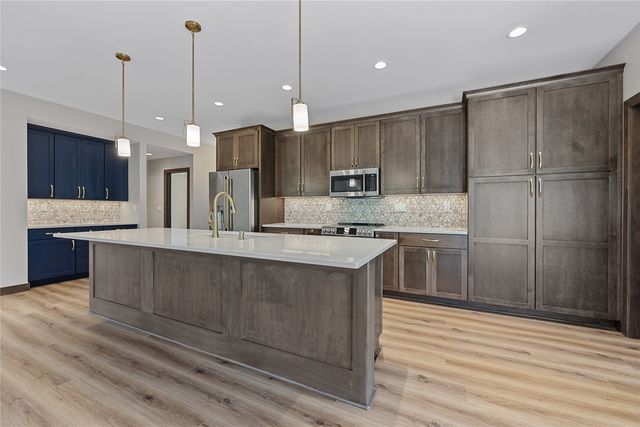 2043 Osage Court, Marion, IA 52302