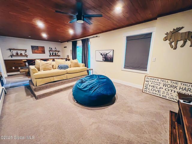 68 Harriman Road Ext, Sand Lake, NY 12018