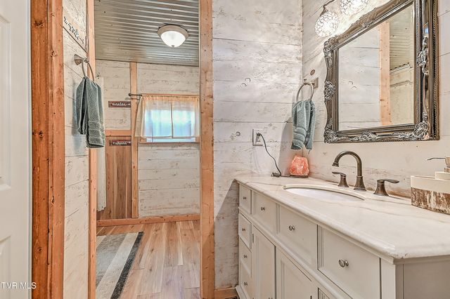 1096 Old Elizabethton Highway, Bluff City, TN 37618