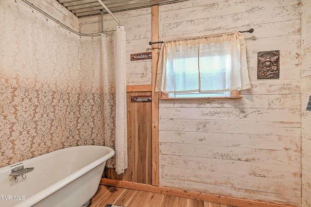 1096 Old Elizabethton Highway, Bluff City, TN 37618