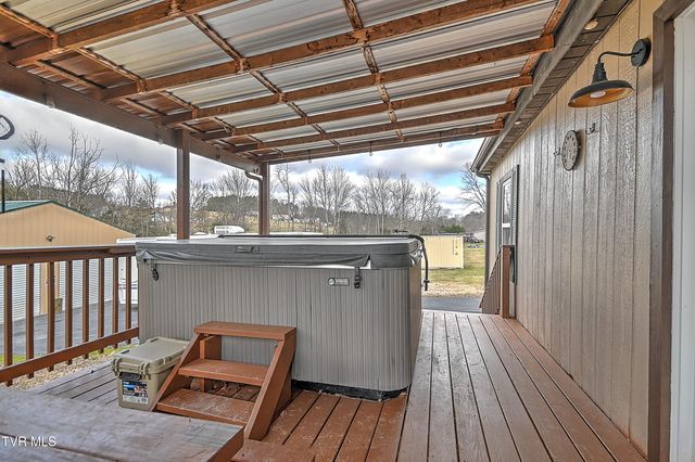 1096 Old Elizabethton Highway, Bluff City, TN 37618