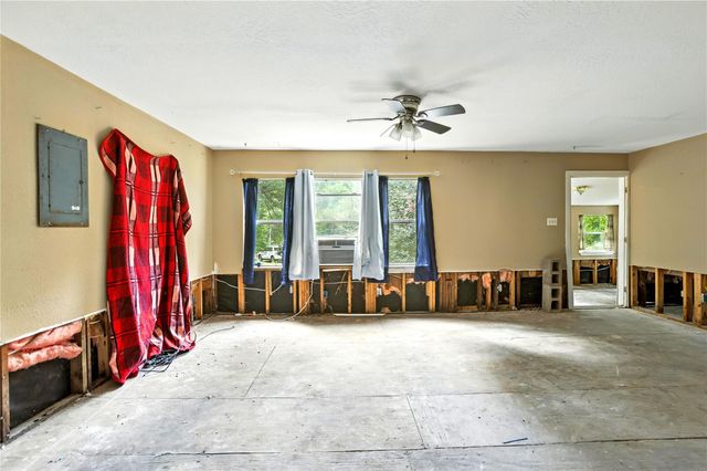 812 County Road 2870, Cleveland, TX 77327