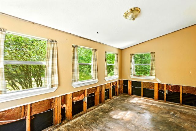 812 County Road 2870, Cleveland, TX 77327