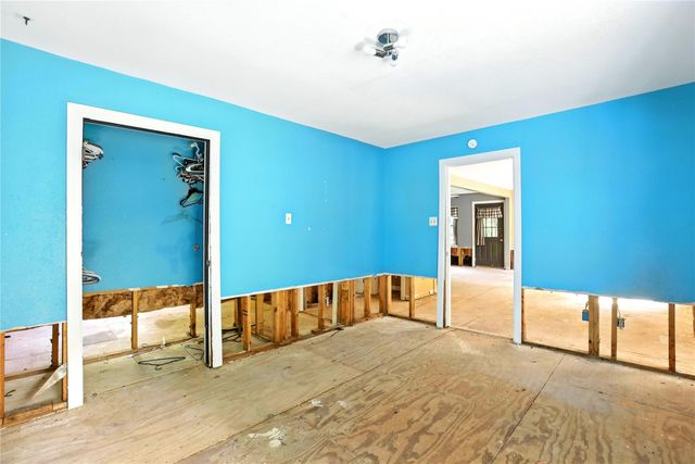 812 County Road 2870, Cleveland, TX 77327
