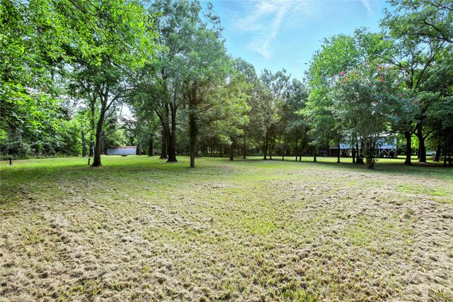 812 County Road 2870, Cleveland, TX 77327
