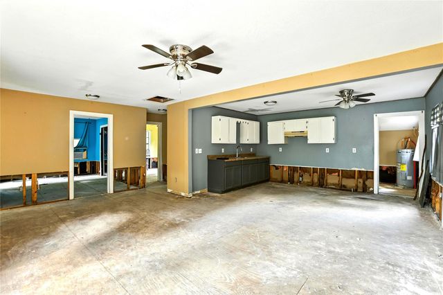 812 County Road 2870, Cleveland, TX 77327