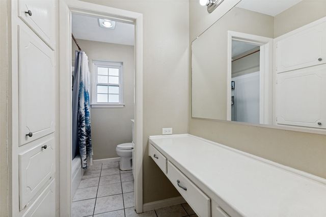 1121 W Redbud Drive, Hurst, TX 76053