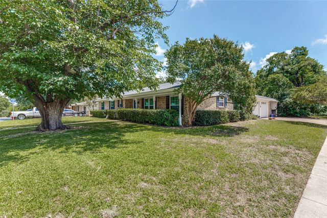 1121 W Redbud Drive, Hurst, TX 76053