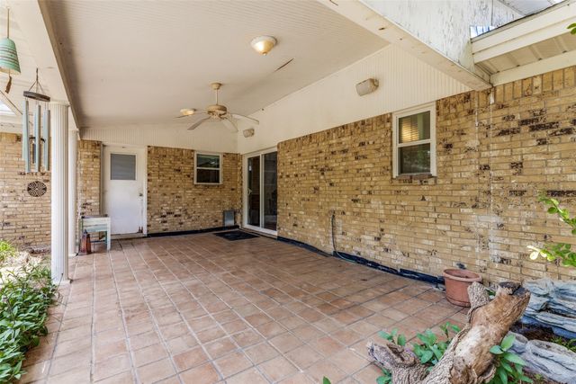 1121 W Redbud Drive, Hurst, TX 76053