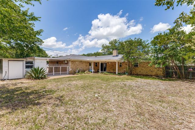 1121 W Redbud Drive, Hurst, TX 76053