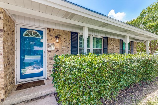 1121 W Redbud Drive, Hurst, TX 76053