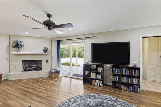 1121 W Redbud Drive, Hurst, TX 76053