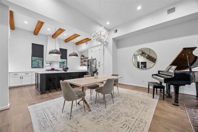 513 Memorial Heights Drive, Houston, TX 77007